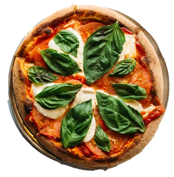 Pizza proaspăt coaptă, cu mozzarella, sos de roșii și frunze de busuioc